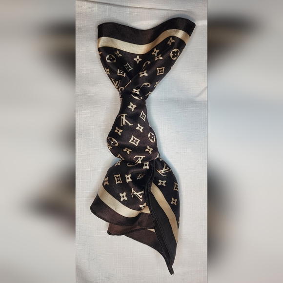Louis Vuitton silk scarf - Picture 2 of 6